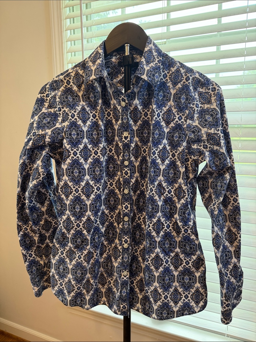 Lands' End Blue and White Printed Button-Down Shirt Size 8